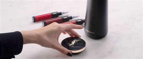 YSL Beauty cria impressora de batons personalizados.